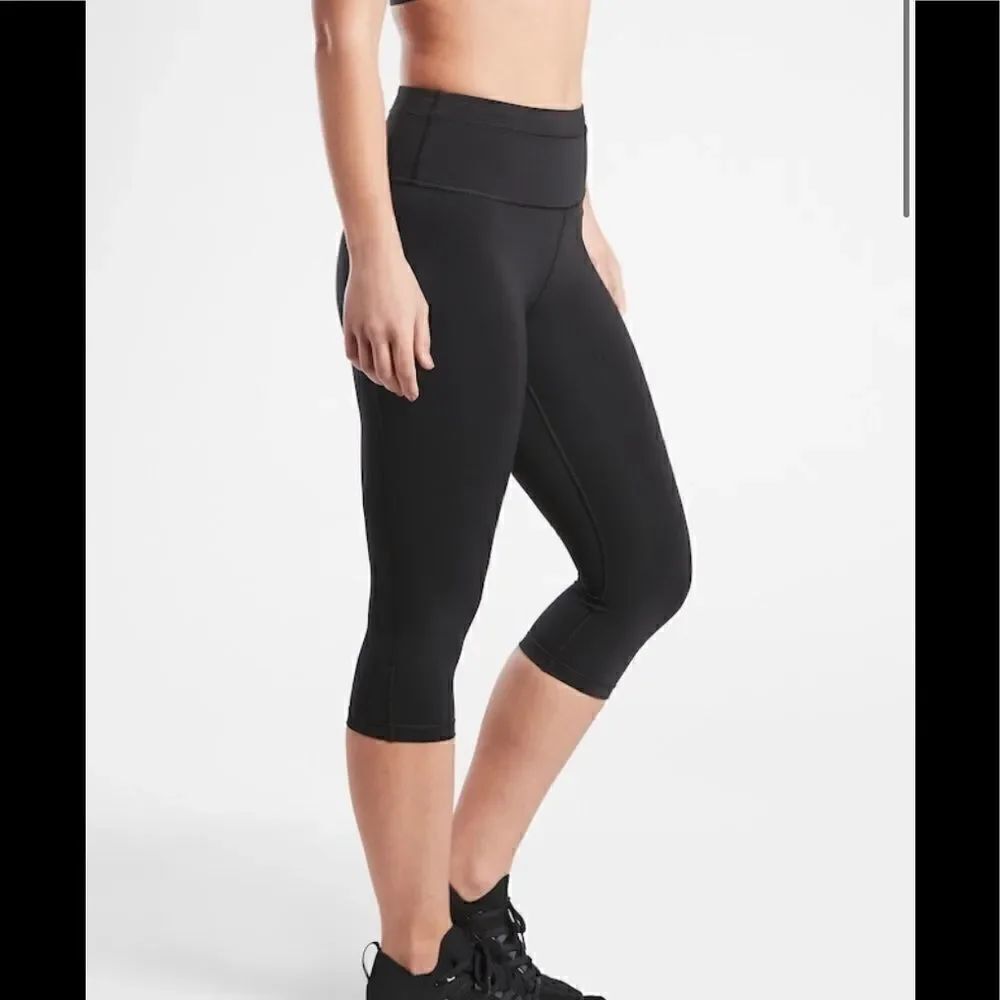 Athleta Accelerate Crop 
